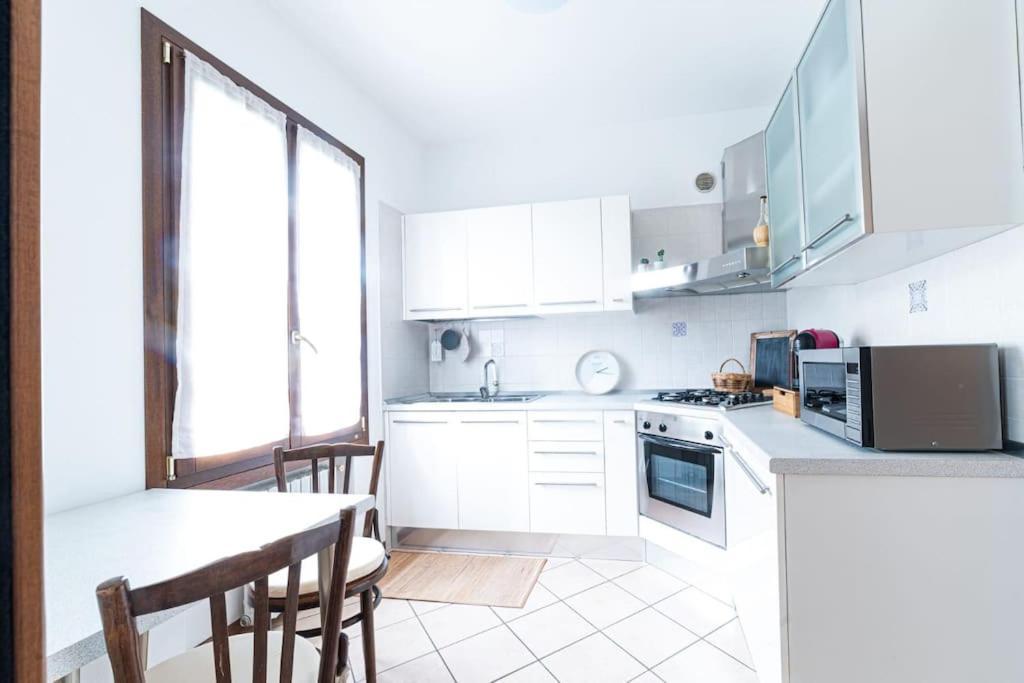 Eb28House Appartamento Con Posto Auto Compreso Padova Luaran gambar